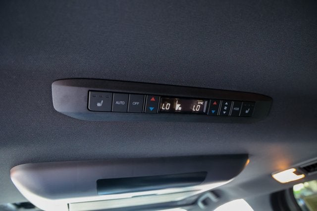2025 Toyota Sienna Platinum