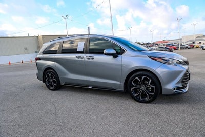 2025 Toyota Sienna Platinum