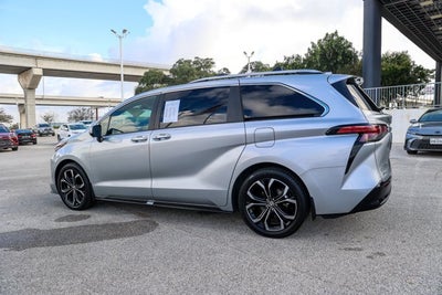 2025 Toyota Sienna Platinum