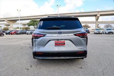 2025 Toyota Sienna Platinum