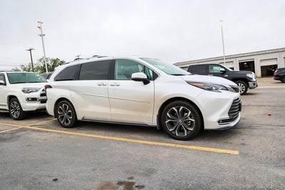 2025 Toyota Sienna Platinum