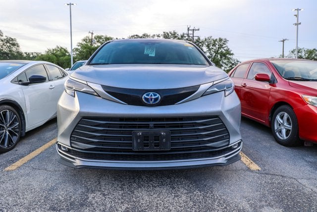 2025 Toyota Sienna Platinum