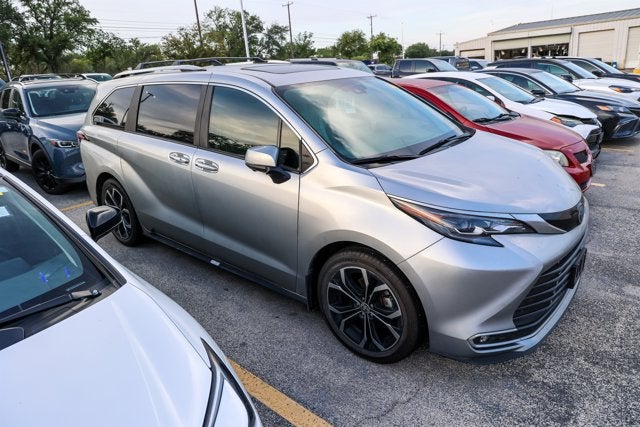 2025 Toyota Sienna Platinum