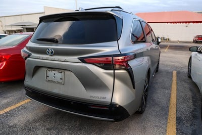 2025 Toyota Sienna Platinum