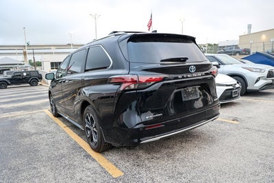 2025 Toyota Sienna Platinum