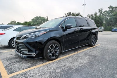 2025 Toyota Sienna Platinum