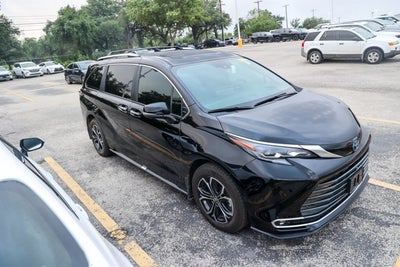 2025 Toyota Sienna Platinum