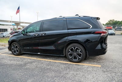 2025 Toyota Sienna Platinum
