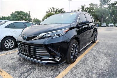 2025 Toyota Sienna Platinum