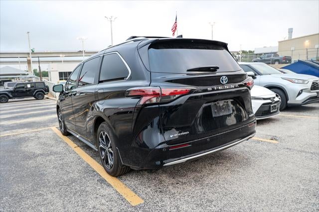 2025 Toyota Sienna Platinum