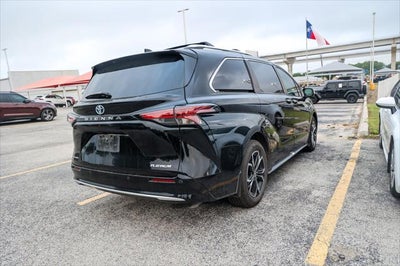 2025 Toyota Sienna Platinum