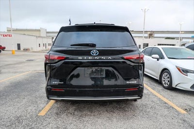 2025 Toyota Sienna Platinum