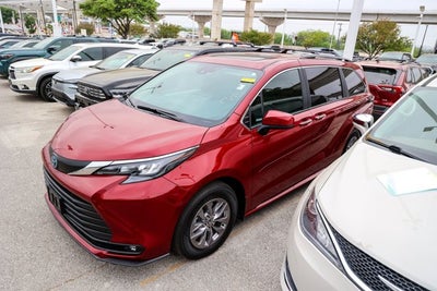 2025 Toyota Sienna XLE