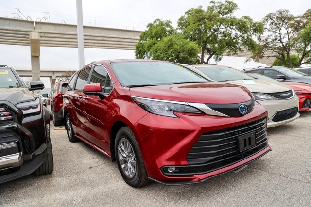 2025 Toyota Sienna XLE