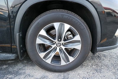 2025 Toyota HIGHLANDER XLE