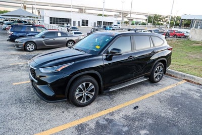 2025 Toyota HIGHLANDER XLE