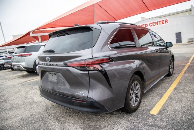 2021 Toyota Sienna LE