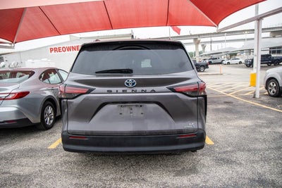 2021 Toyota Sienna LE