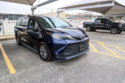 2021 Toyota SIENNA LE LE