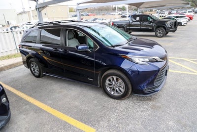 2021 Toyota SIENNA LE LE