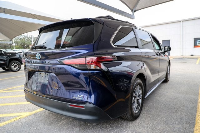 2021 Toyota SIENNA LE LE