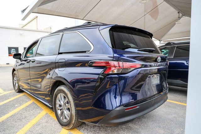 2021 Toyota SIENNA LE LE