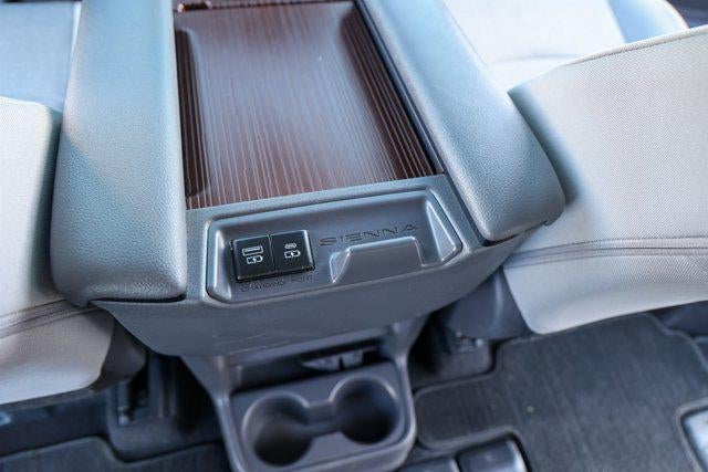 2021 Toyota SIENNA LE LE