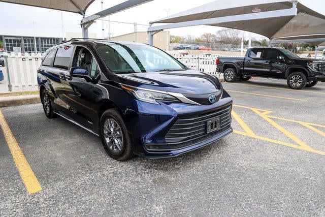 2021 Toyota SIENNA LE LE