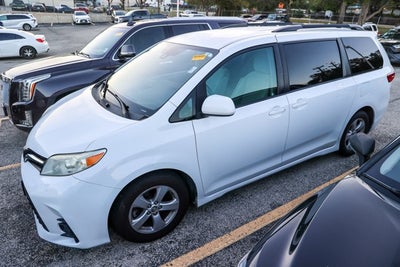 2018 Toyota Sienna LE