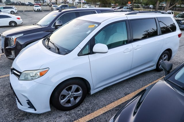 2018 Toyota Sienna LE