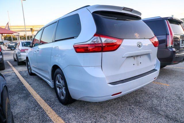 2018 Toyota Sienna LE
