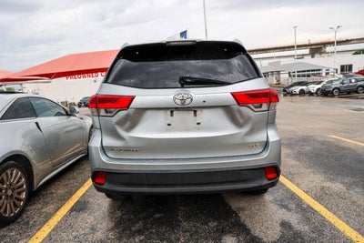2017 Toyota Highlander SE