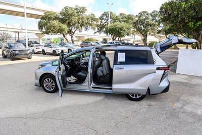 2024 Toyota Sienna XLE