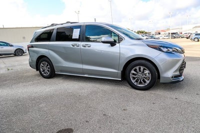 2024 Toyota Sienna XLE