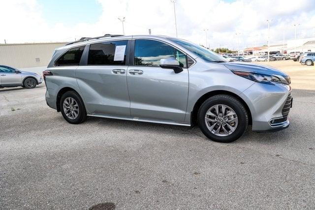 2024 Toyota Sienna XLE