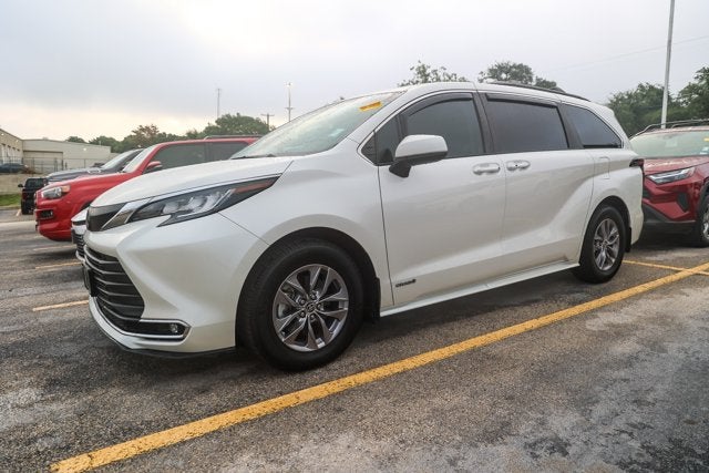 2021 Toyota Sienna XLE