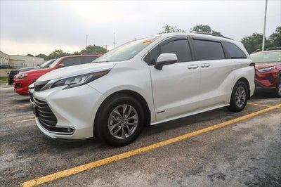 2021 Toyota Sienna XLE