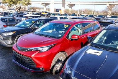 2022 Toyota SIENNA XLE XLE