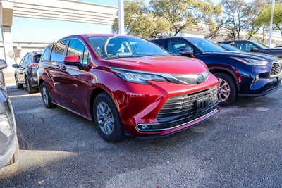 2022 Toyota SIENNA XLE XLE