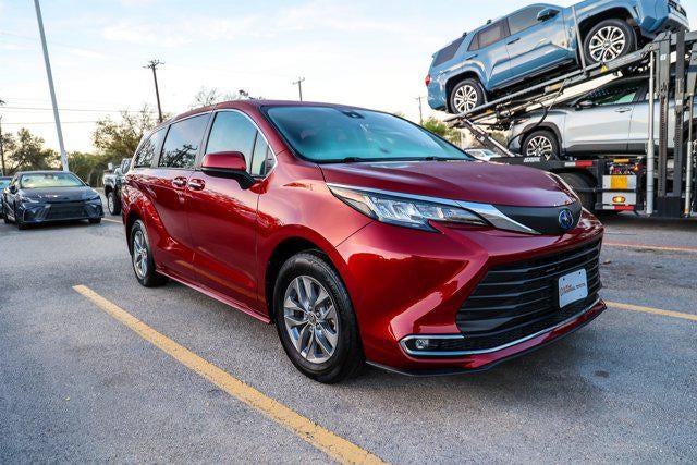 2022 Toyota SIENNA XLE XLE