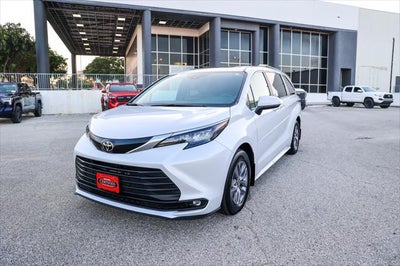 2026 Toyota Sienna XLE