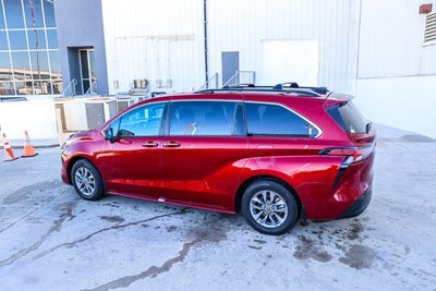 2022 Toyota SIENNA XLE XLE