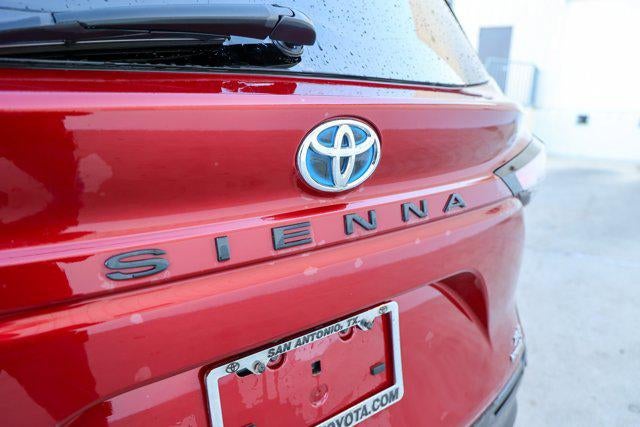 2022 Toyota SIENNA XLE XLE