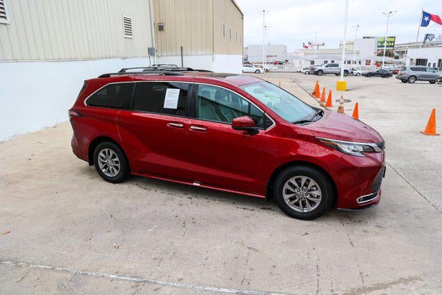 2022 Toyota SIENNA XLE XLE