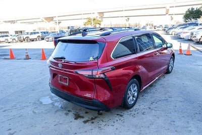 2022 Toyota SIENNA XLE XLE