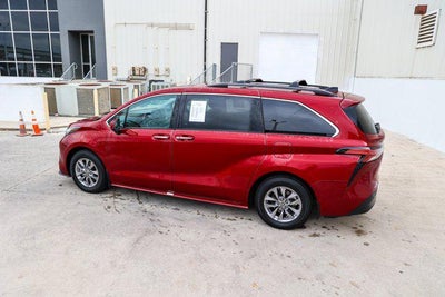 2022 Toyota SIENNA XLE XLE