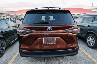 2023 Toyota Sienna XLE