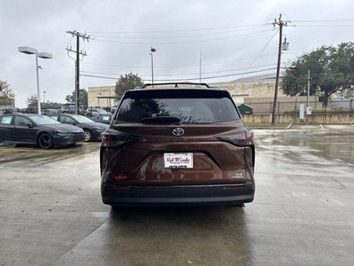 2023 Toyota Sienna XLE