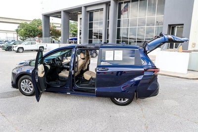 2024 Toyota Sienna XLE