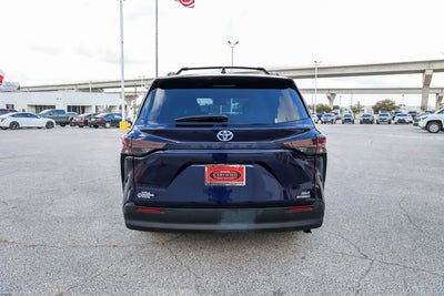 2024 Toyota Sienna XLE